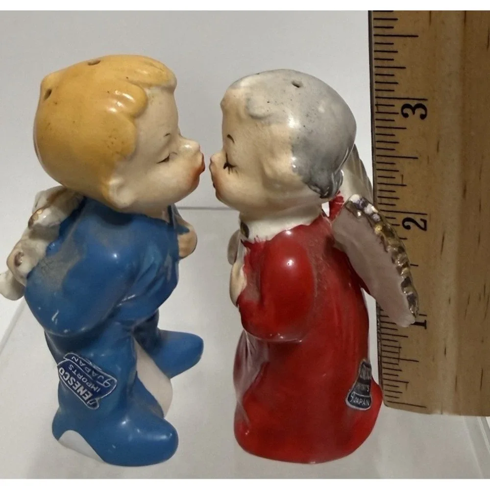VTG Japan Kissing Baby Angel ‎ & Boy S & P Shaker w/ Orig Stickers Figurine